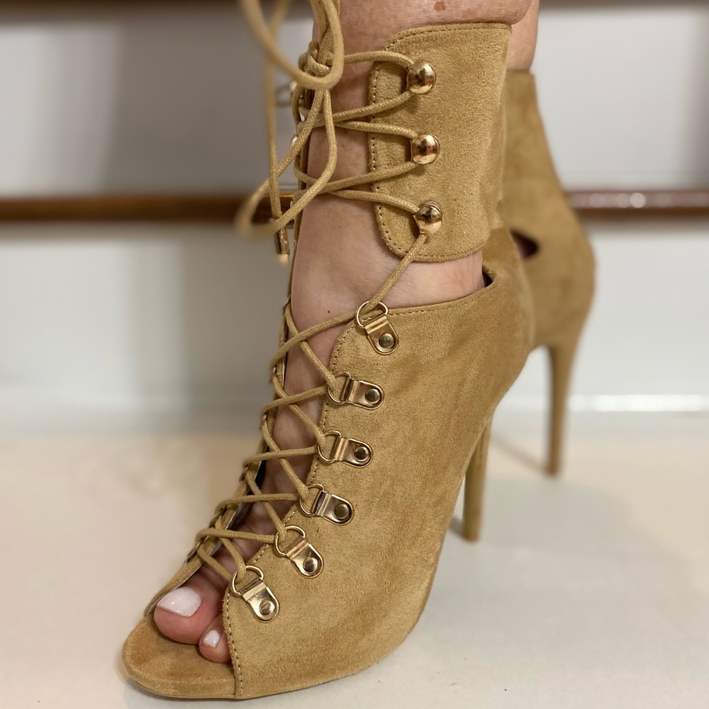 M&L Laced Up Exotic Gladiator Heels Vegan Suede Tan SZ 10